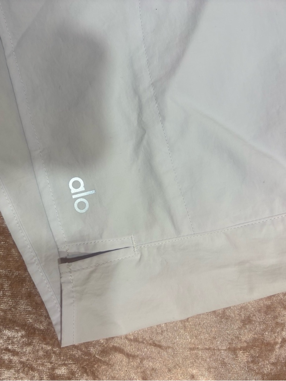 ALO Yoga White Elastic-Waist Athletic Shorts - Picture 4 of 8